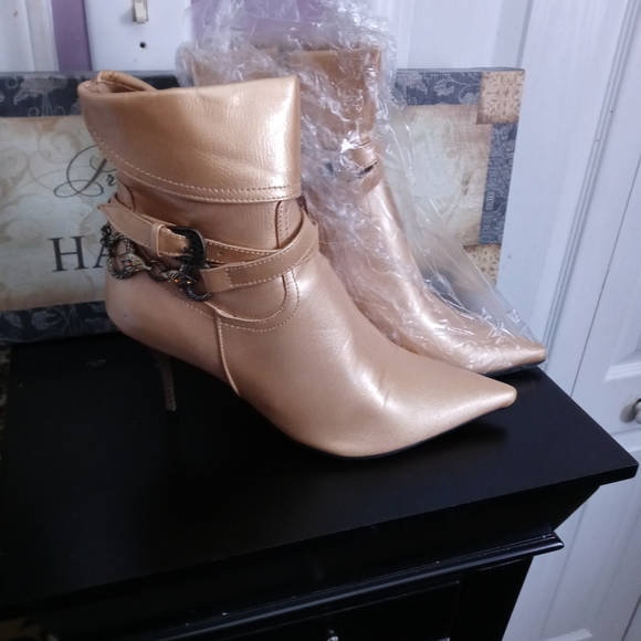 Shoes - Picture 6 of 6